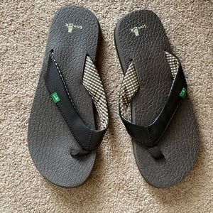 Sanuk New Brown Flip Flops size 7.5